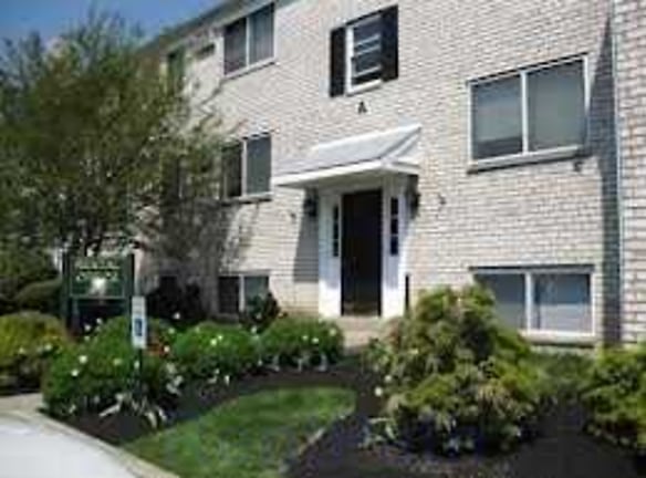 Arrowhead Court/Valley Brook Apartments - Upper Chichester, PA