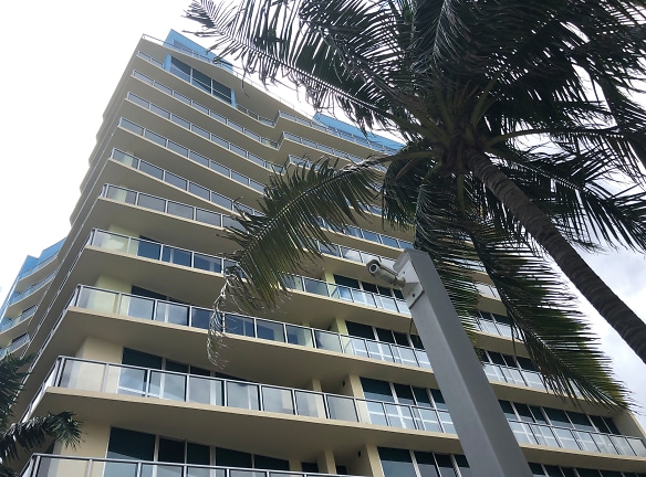Coconut Grove Beach Residences Apartments - Fort Lauderdale, FL