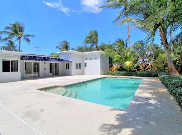 402 NW 7th St - Delray Beach, FL