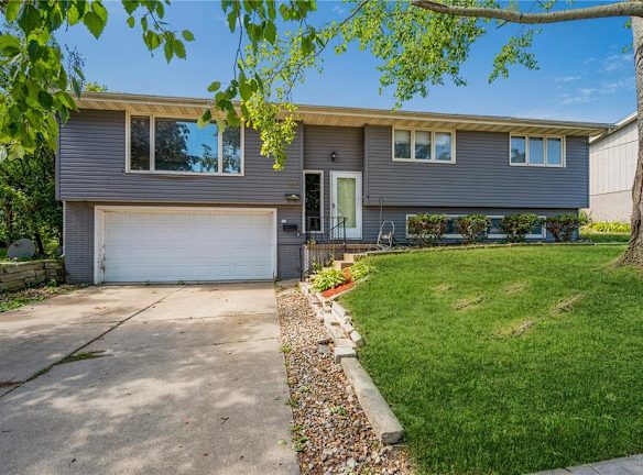 136 Echo Ln NW - Cedar Rapids, IA