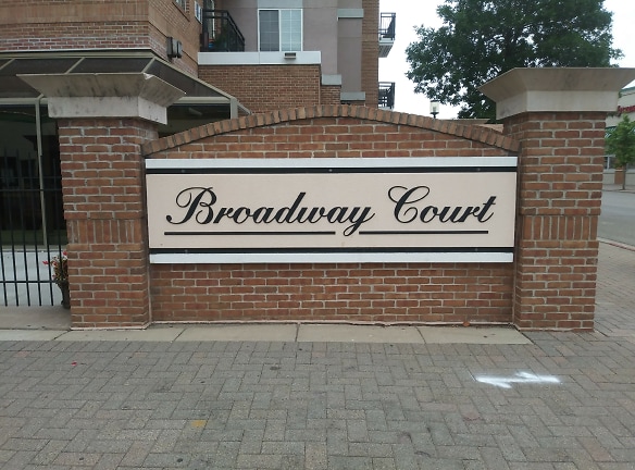 Broadway Court Senior Apts Apartments - Minneapolis, MN