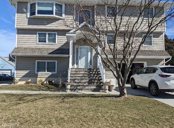 Copiague Rentals