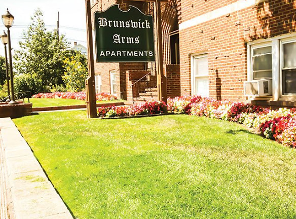 New Brunswick Arms Apartments - New Brunswick, NJ