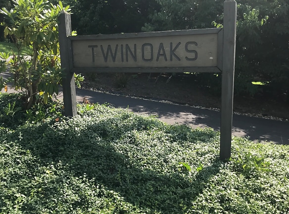 Twin Oaks Apartments - Bristol, TN