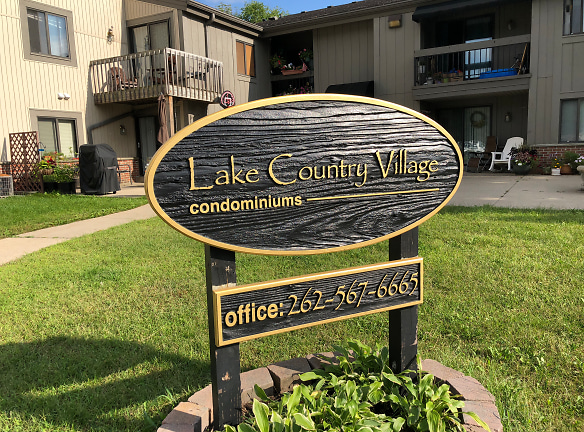Lake Country Village Apartments - Oconomowoc, WI