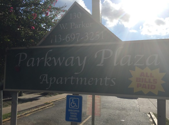 Parkway Plaza Apartments - Houston, TX