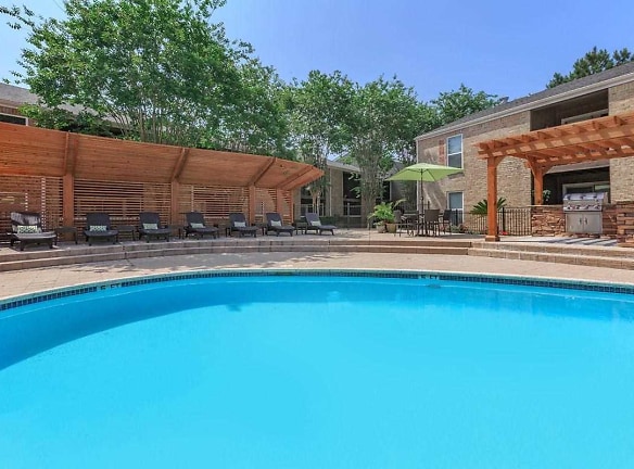 Woodland Hills Village Apartments - Kingwood, TX