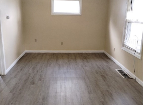 166 Wesley Ave - Youngstown, OH