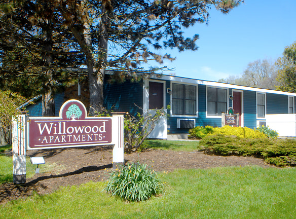 Willowood Apartments - Lansing, MI