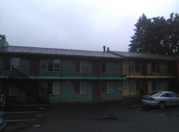 8139 N Fessenden St Apartments - Portland, OR