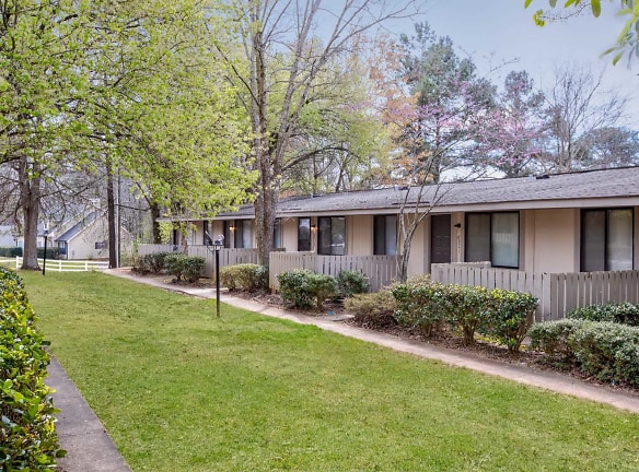 Parkwood Village Apartments - Douglasville, GA