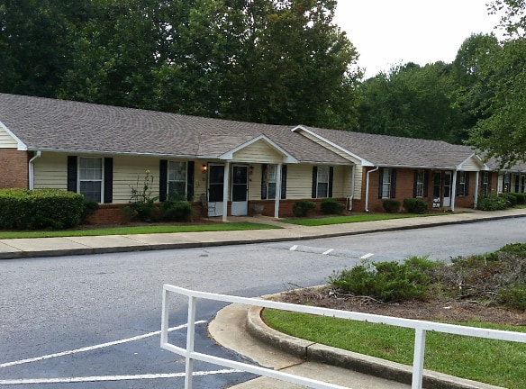 Fox Chase Apartments - Greensboro, GA