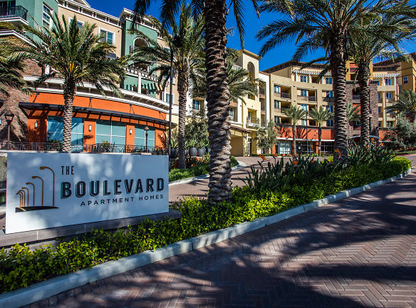 The Boulevard Apartments - Woodland Hills, CA