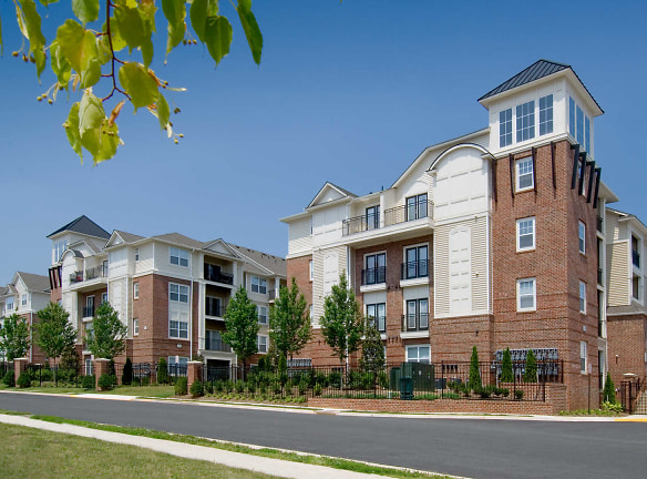 Fairchase Apartments - Fairfax, VA