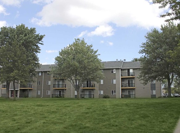Sutton Hill Apartments - Des Moines, IA