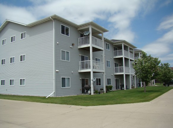 Brentwood Apartments - Fargo, ND