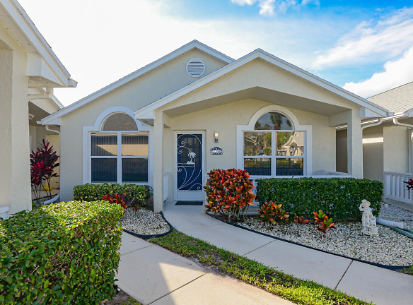 1184 NW Lombardy Dr - Port Saint Lucie, FL