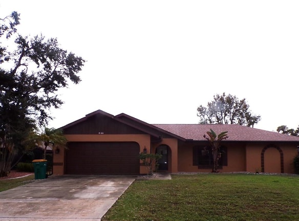 1011 Tropical Ave NW - Port Charlotte, FL
