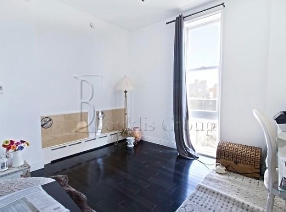 30-11 21st St unit 7A - Queens, NY