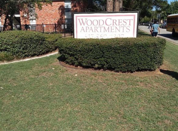 Woodcrest Apartments - Arlington, TX