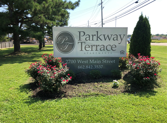 Parkway Terrace Apartments - Tupelo, MS