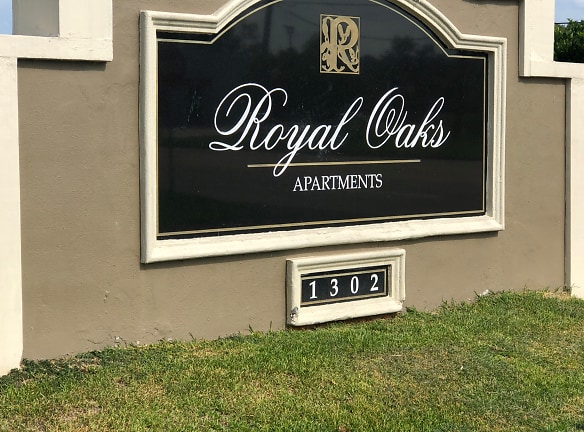 Royal Oaks Of Pearland Apartments - Pearland, TX