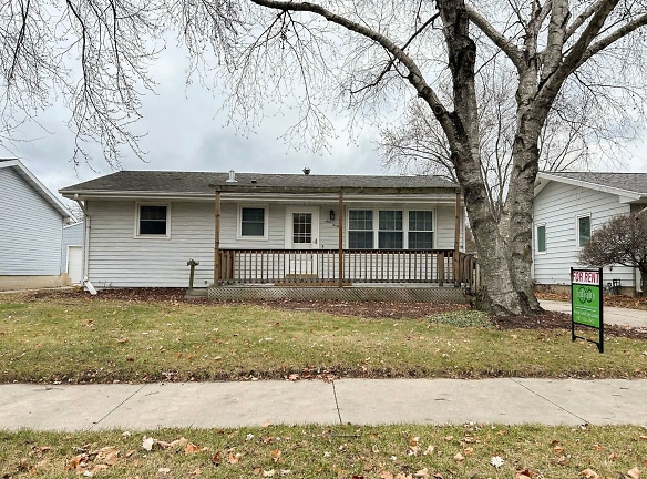 140 37th Ave NW - Rochester, MN