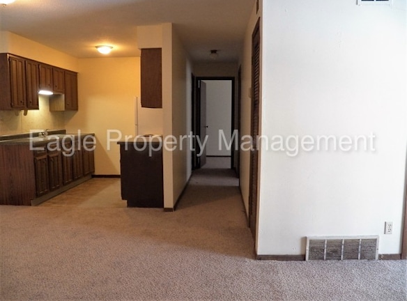1630 F Ave NW unit 8 - Cedar Rapids, IA
