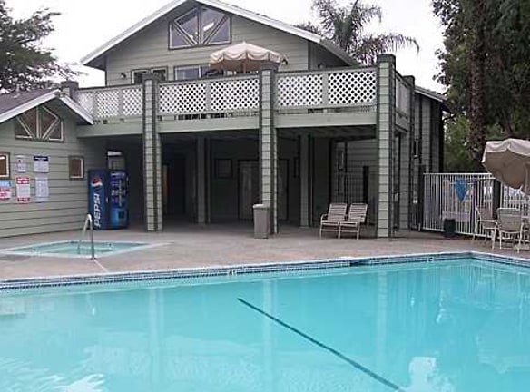 Country Club Villas - Bakersfield, CA