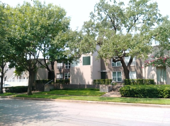 Parkwood Apartments - Dallas, TX