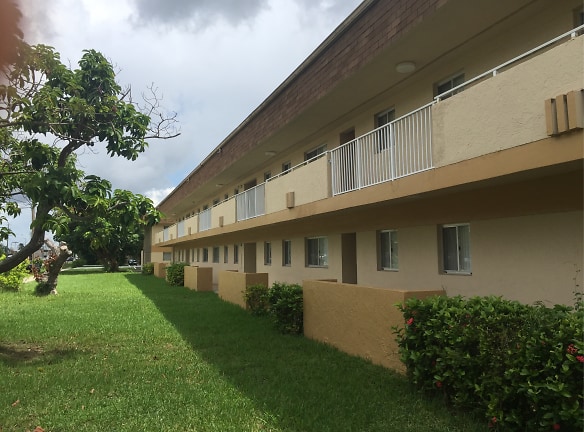 Bermuda Club Apartments - Homestead, FL