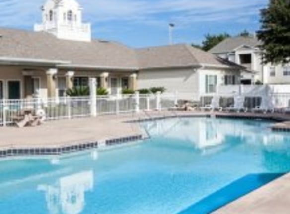Charleston Club Apartments - Sanford, FL