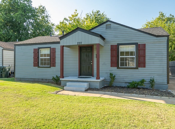 220 W Jacobs Dr - Midwest City, OK