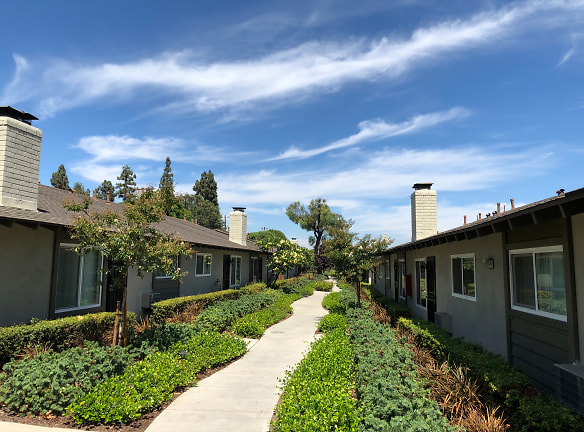 Windsor Garden Apartments - Tustin, CA