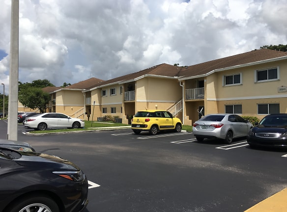 Green Vista Apartments - Hialeah, FL
