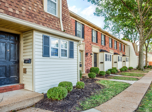 Woods Mill Park Apartments & Townhomes - Saint Louis, MO