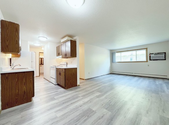 Brooklyn Heights Apartments - Minot, ND