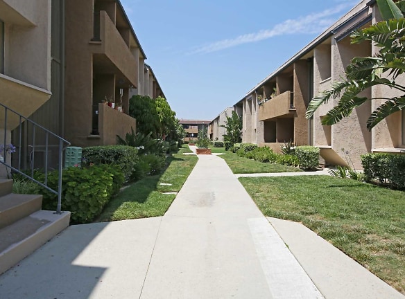 Woodley Plaza - North Hills, CA
