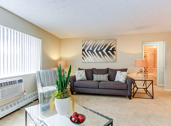 Edgewater Landing Apartments - Cleveland, OH
