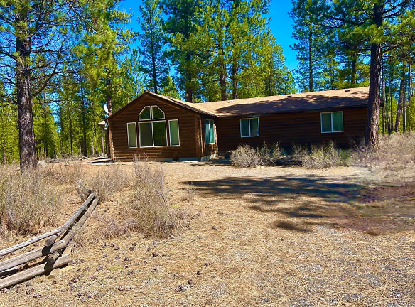 15725 S Century Dr - Bend, OR