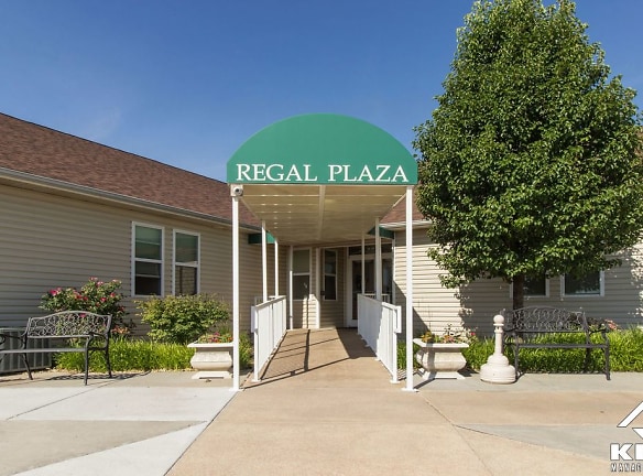 Regal Plaza And Cottages - Wichita, KS