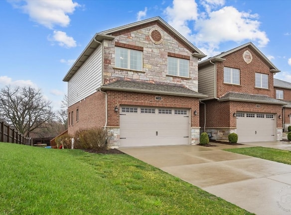 2201 Maple Hill - Downers Grove, IL