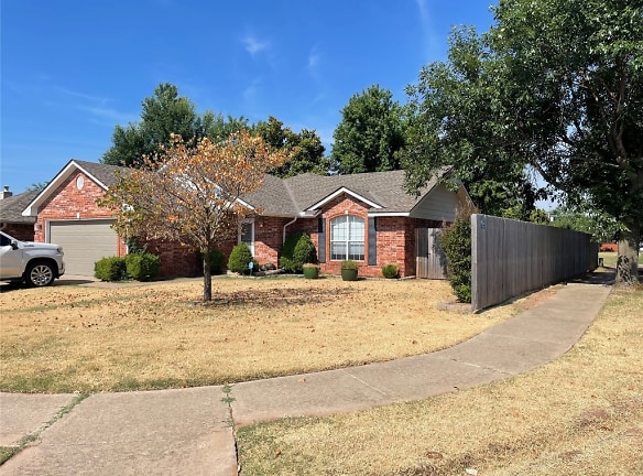 224 Midway Dr - Norman, OK