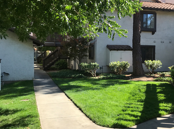 La Crosse Village Apartments - Morgan Hill, CA