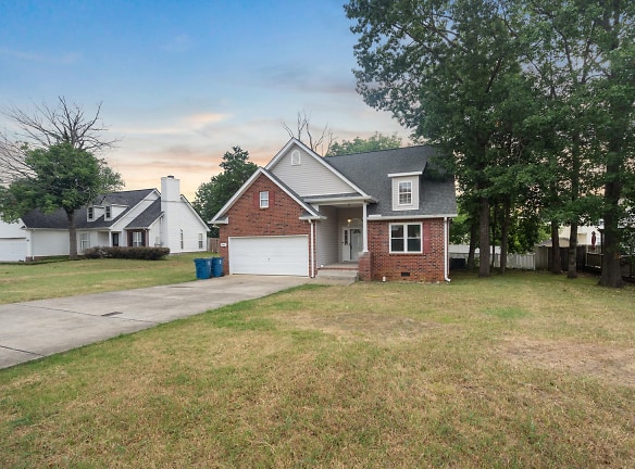 1002 Seven Oaks Blvd - Smyrna, TN