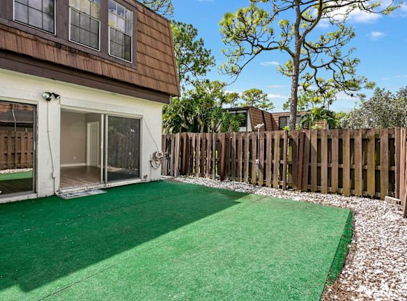 119 Weybridge Cir - Royal Palm Beach, FL