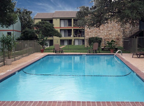 The Oaks Apartments - Austin, TX