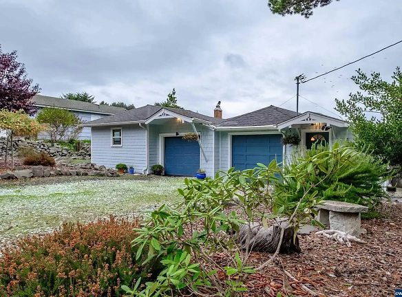 3505 SE Dune Ave - Lincoln City, OR