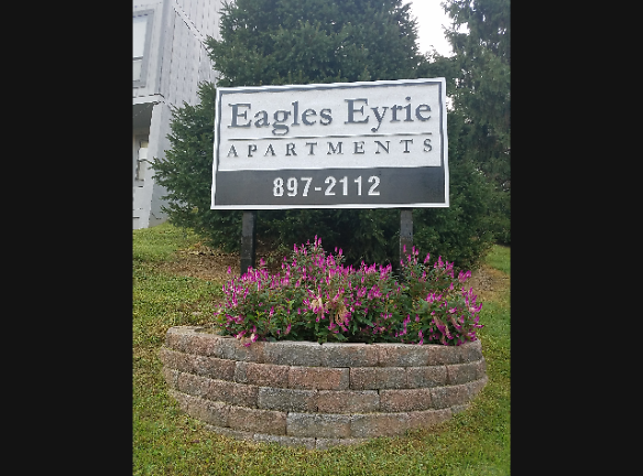 Eagles Eyrie Apartments - Louisville, KY