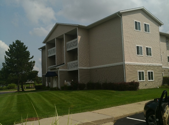 American House Apartments - Clinton Township, MI